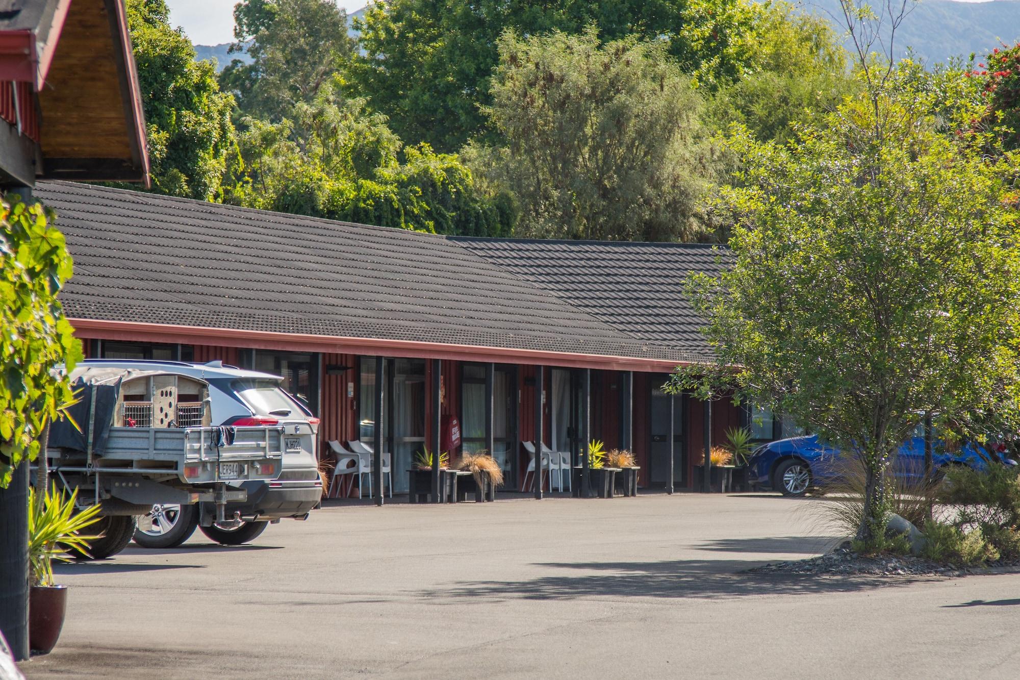 Parklands Motorlodge & Holiday Park Turangi Exteriör bild
